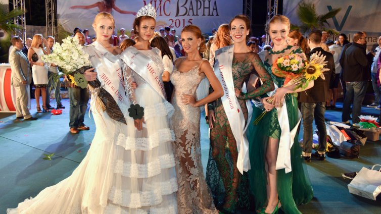 На бляскав спектакъл коронясаха Марина Димитрова за „Мис Варна 2015“