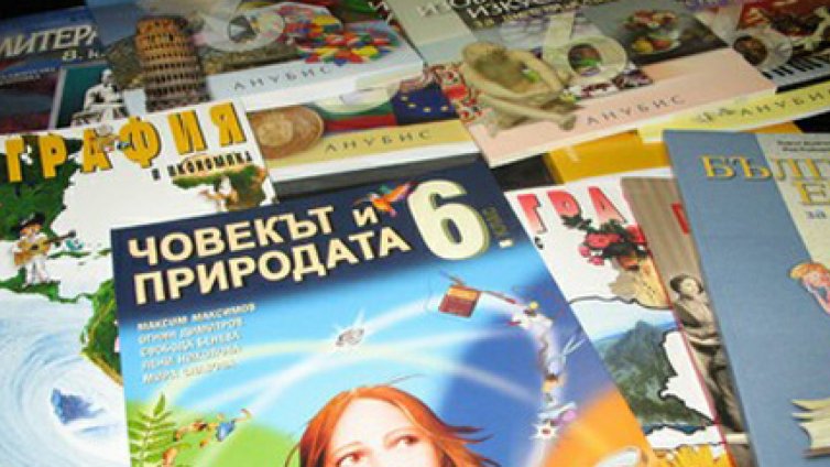 Учениците няма да имат нови учебници на 15 септември