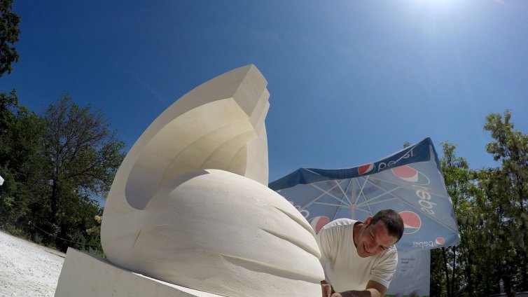 Международен пленер по скулптура тече в курорта Св. Св. Константин и Елена (ВИДЕО)