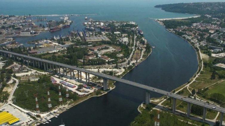 Труп изплава край Кораборемонтния завод във Варна