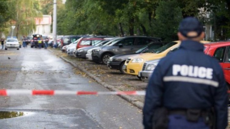 Задържаха трима при акция в София
