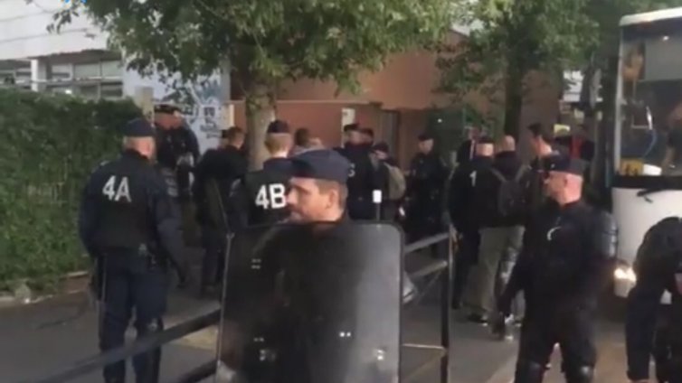 Изкараха мигранти от университетска сграда в Париж след зараза с краста 