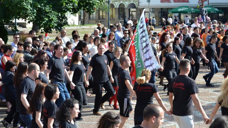 С хоро на 2 моста премина Празникът на покрития мост в Ловеч
