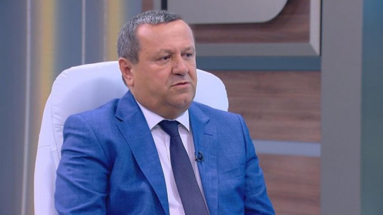 Хората, които ще са с минимална или максимална пенсия, имат интерес парите им да са в частни фондове