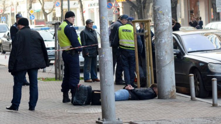Спипаните в мола "прокурори" &ndash; взели 70 хил. да "оправят дело"  