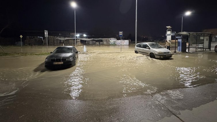 Огромна част от Варна е без вода заради авария
