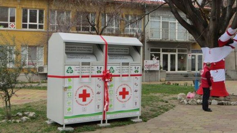 В специални контейнери варненци ще могат да даряват старите си дрехи
