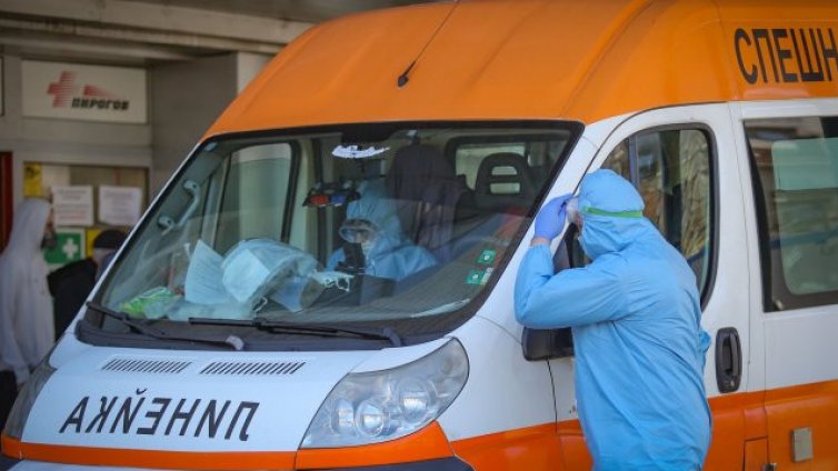 Шофьори на линейки: Къде са ни парите?