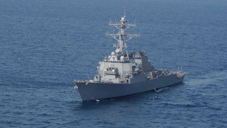 US миноносец акостира във Варна, за да си почине екипажът