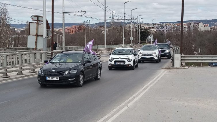 Отвориха за движение Аспаруховия мост след протеста
