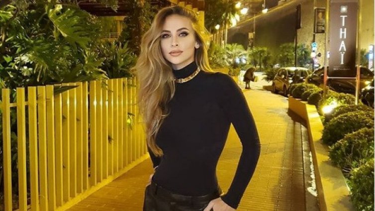 Лолита, но не на Набоков, а на наш Гришо. Коя е знойната руска красавица?