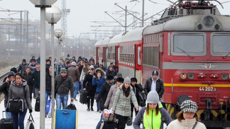 Допълнителни вагони днес и утре от и към Варна