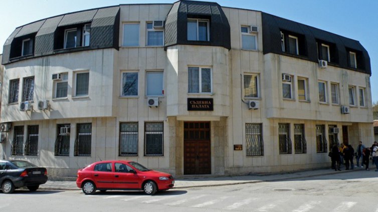 Мним глухоням източи 30 бона с фалшиви ТЕЛК-ове