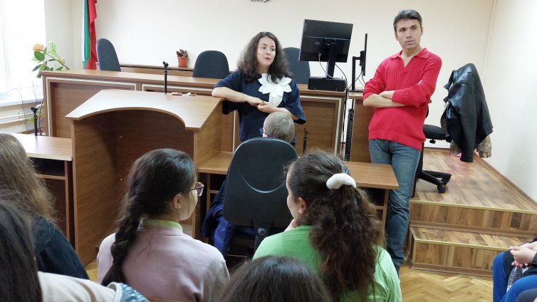 Петокласници от училище „Захари Стоянов“ посетиха Районния съд във Варна       