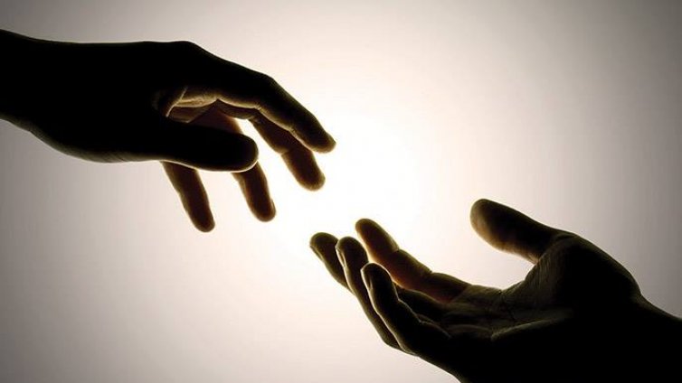 "Беден" варненец отказа 1600 лева заплата, за да гледа жена си, детето си...