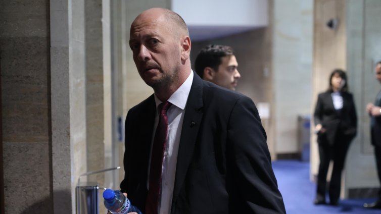 Починал е депутатът от "Възраждане" Славчо Крумов