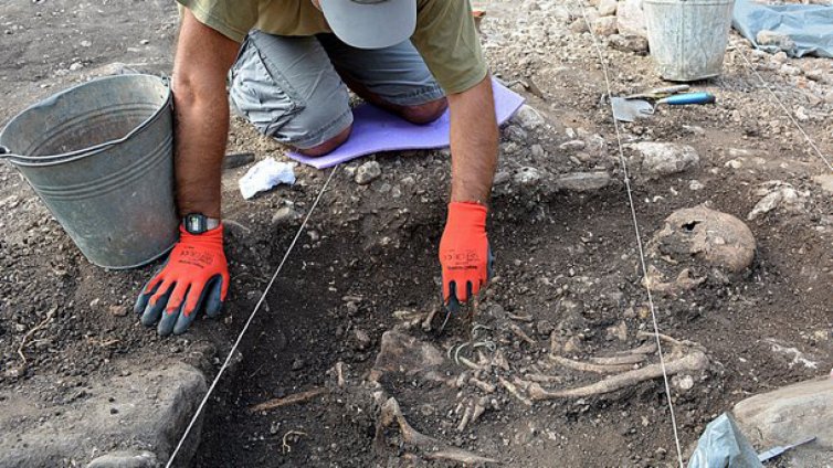 Врачанските археолози подреждат средновековния пъзел "Вратица"