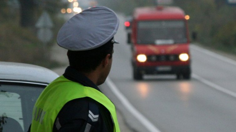 Засилени проверки по основните пътища в страната  
