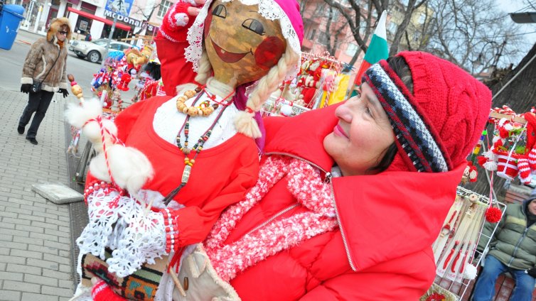 КЗП следи за безопасността на мартениците 