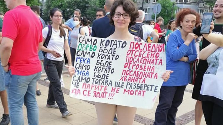 Малцина екоактивисти се събраха на протест във Варна