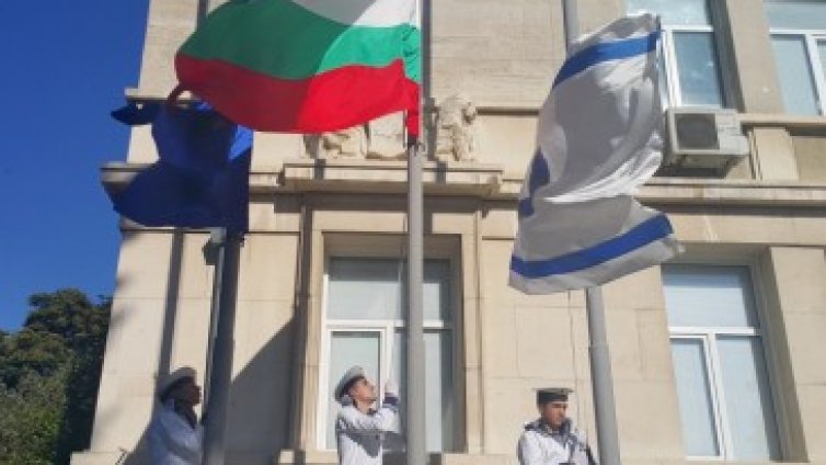 С голямо хоро Варна чества Деня на Независимостта