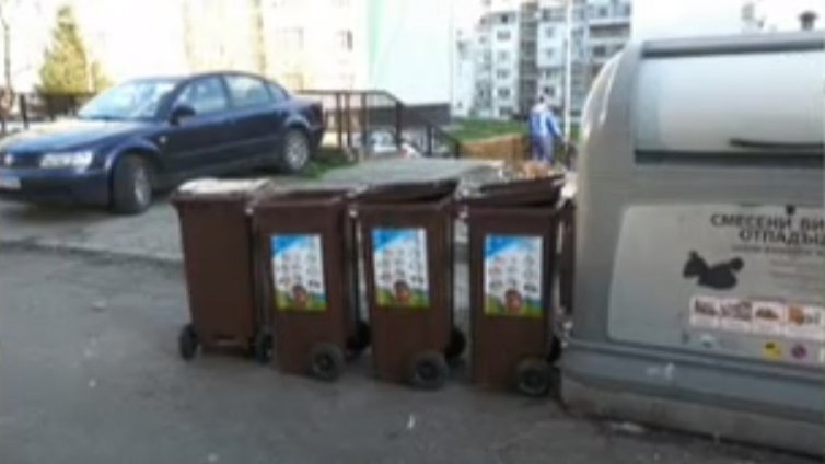 В Бургас масово крадат кофи за смет (ВИДЕО)