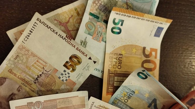 Касите на БНБ ще работят извънредно в събота