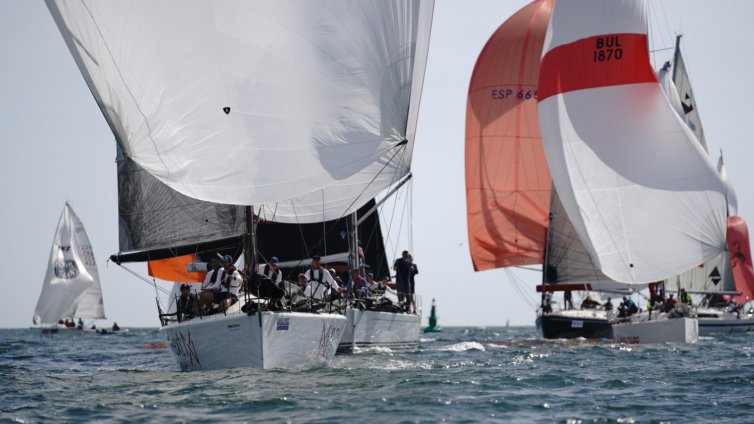 LZ Yachting 1991 задържа лидерството в най-бързия клас на Varna Channel Cup  