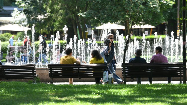 Прогноза за следващите 10 дни: От 37-градусови горещини до летни бури и градушки