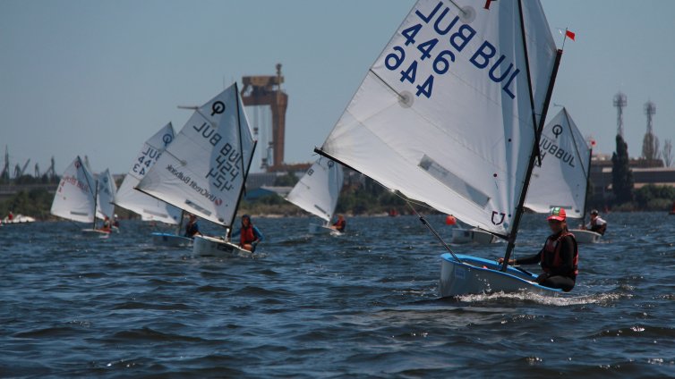 Регата „Бриз Пролет“ открива сезона в детско-юношеското ветроходство