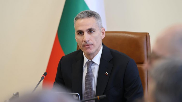 Директни помощи за физически лица готви правителството заради скъпите горива 