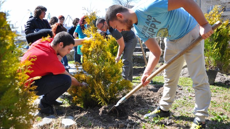 Озеленяват Малките римски терми (СНИМКИ)