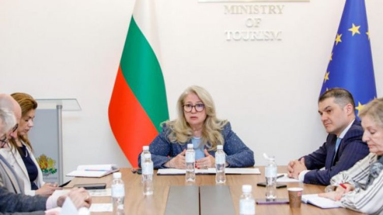 Обмислят стимули за вътрешния туризъм и ваучери при провалени пътувания