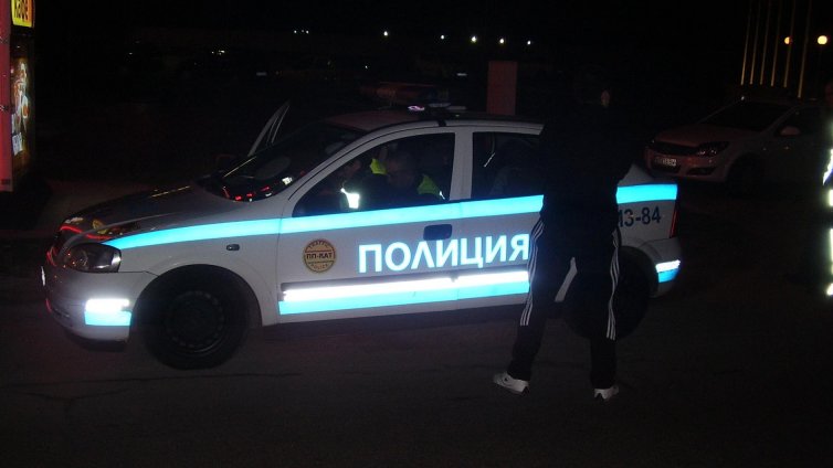 19-годишен, яхнал "Ягуар", опита да подкупи полицаи - 40 паунда и 25 лева