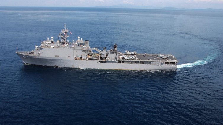 САЩ насочиха десантен кораб към Черно море