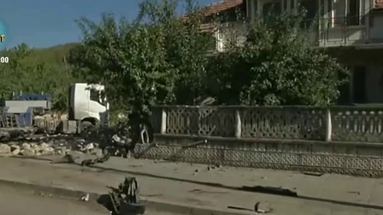 Поредна тежка катастрофа: Тир и джип се сблъскаха челно, загина човек