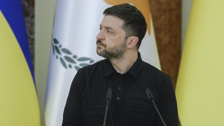 Зеленски между войната, вътрешния натиск и борбата за оцеляване на Украйна