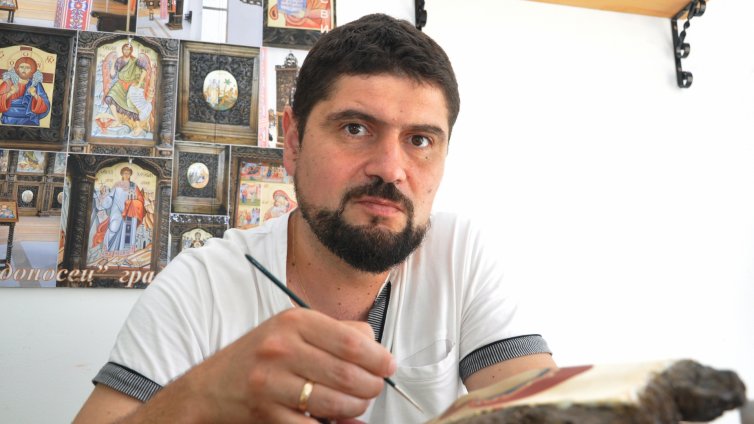 Младен Костадинов: Иконата е посредник между вярващите и Бога и отговорността на иконописеца е голяма