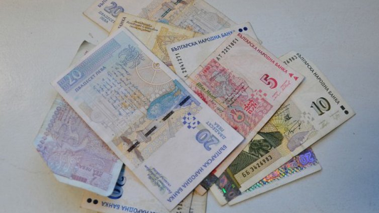 Милион и половина българи живеят с по-малко от 286 лв. на месец