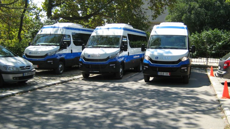 Три супермодерни буса ще возят хората с увреждания