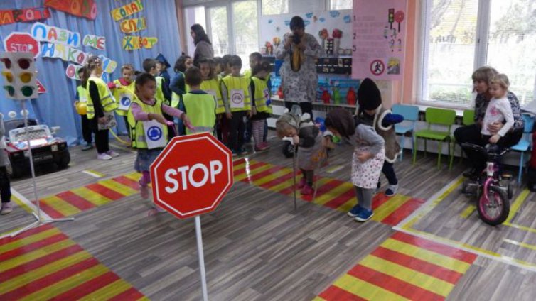 Безопасността на движението по пътищата става част от учебната програма
