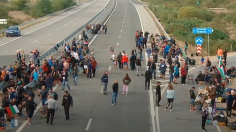 8 ден протести: "Тракия" и Проходът на Републиката остават затворени