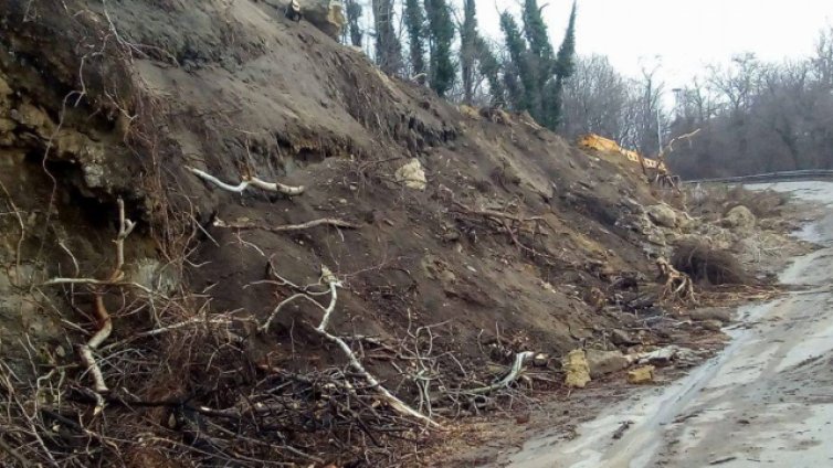Удължават срока за укрепителните работи на подхода към IV буна