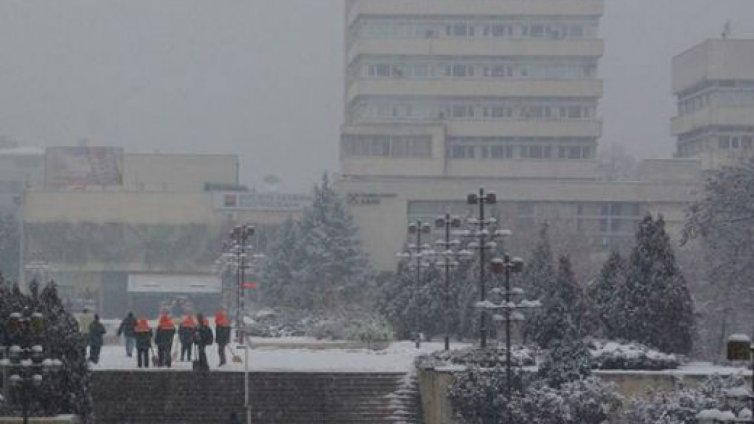 Лошото време настъпва! Силен сняг вали в Благоевград