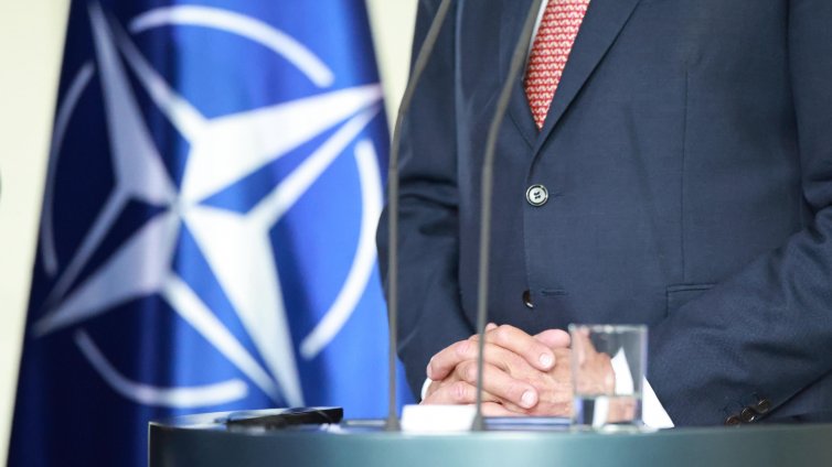 Полша задейства член 4 от Договора за НАТО, какво гласи той?