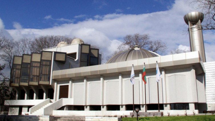 Варненски ученик грабна златен медал от олимпиада по астрономия