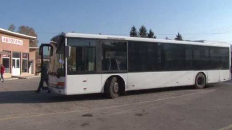 Вместо до Пазарджик автобус закара пътници на технически преглед