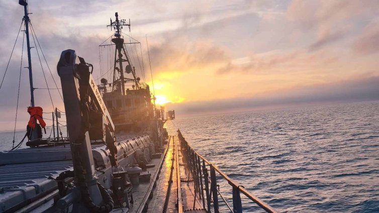ВМС тренира противодействие на морски и въздушни дронове край Варна (СНИМКИ)