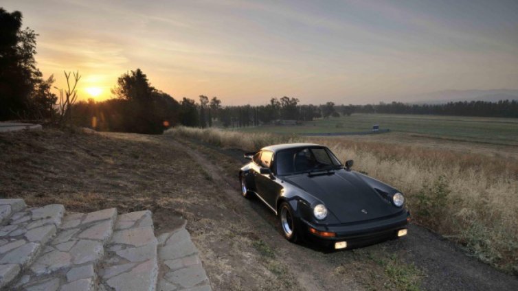 Продават последното Porsche на Стийв Макуин