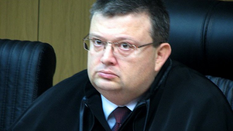 Организират протест срещу Сотир Цацаров в социална мрежа